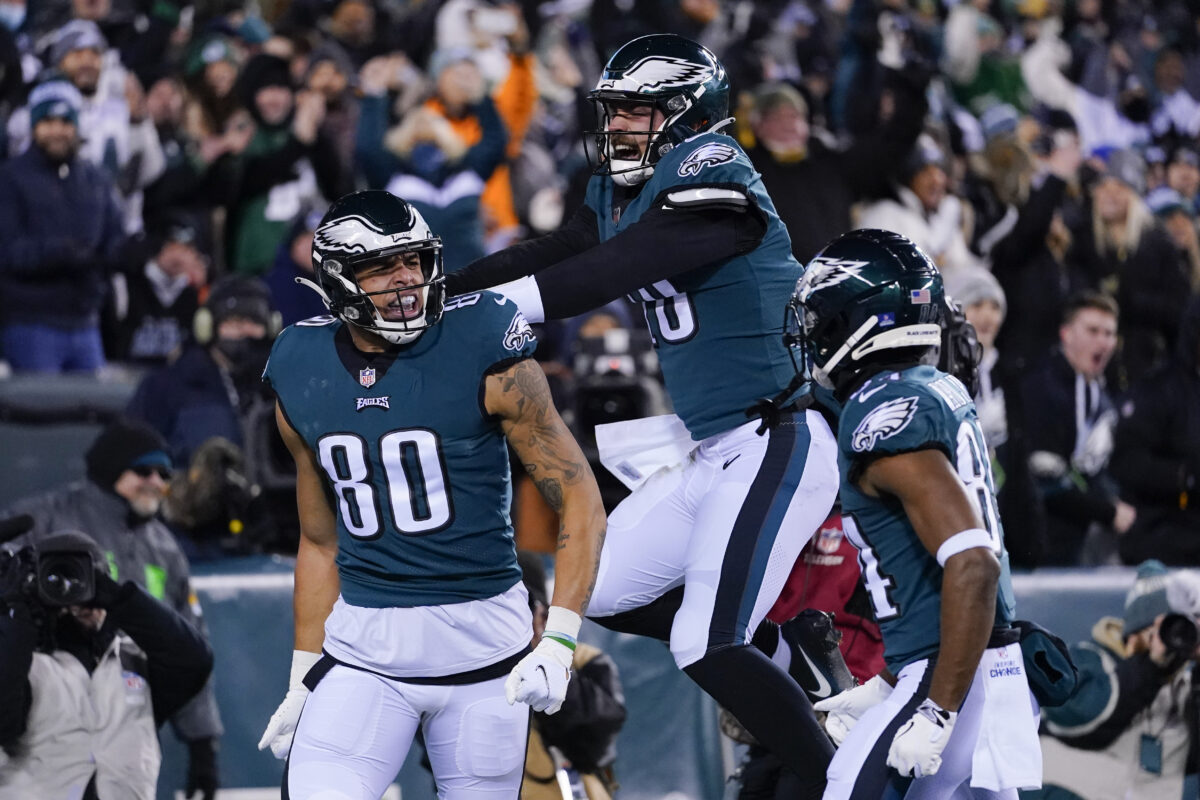 Eagles planning TE-by-committee approach to replacing an injured Dallas Goedert