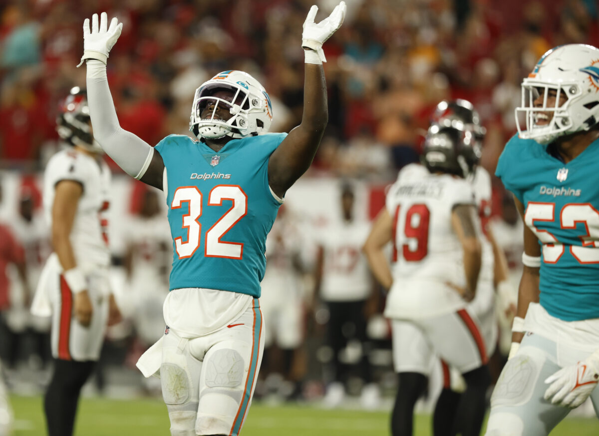 Dolphins make two roster moves before game vs. Browns