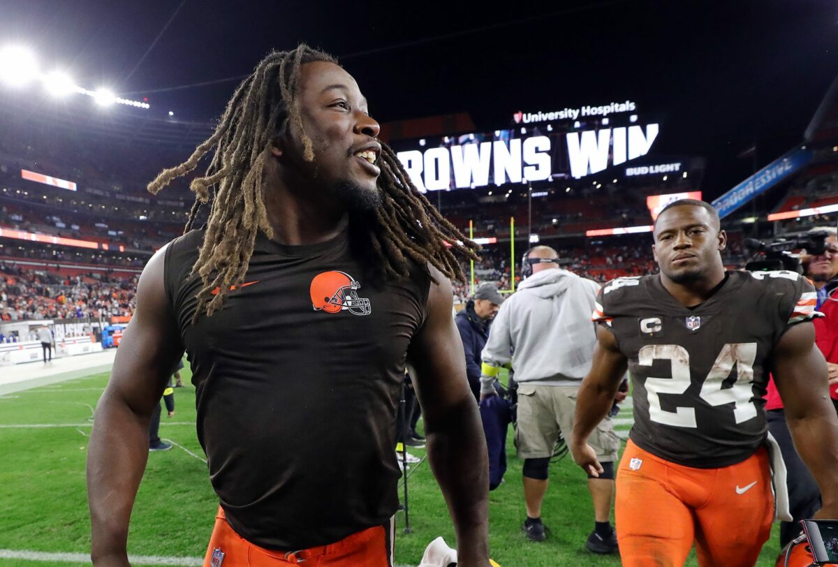 Browns continue to get calls on Kareem Hunt as trade deadline nears