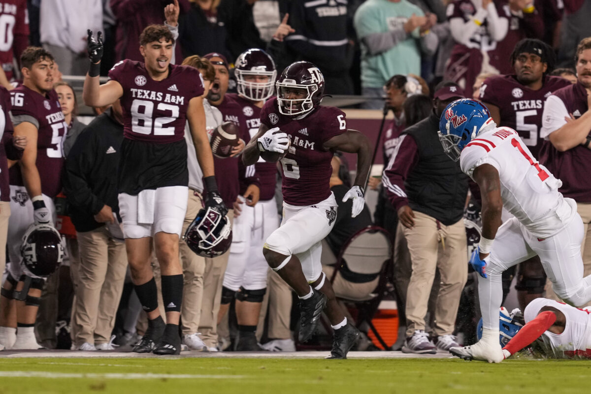 Texas A&M leads Florida 24-20 at halftime in an offensive shootout
