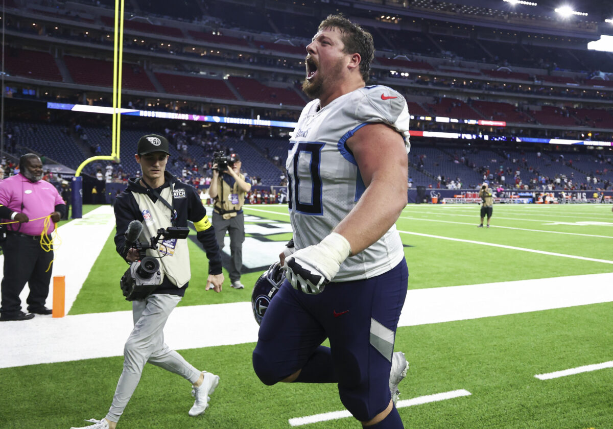 Watch: Titans FaceTime Ben Jones to celebrate Week 11 win