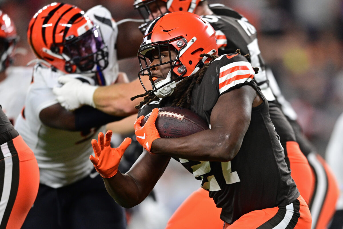 Browns ‘prefer to keep Kareem Hunt’ as trade deadline approaches