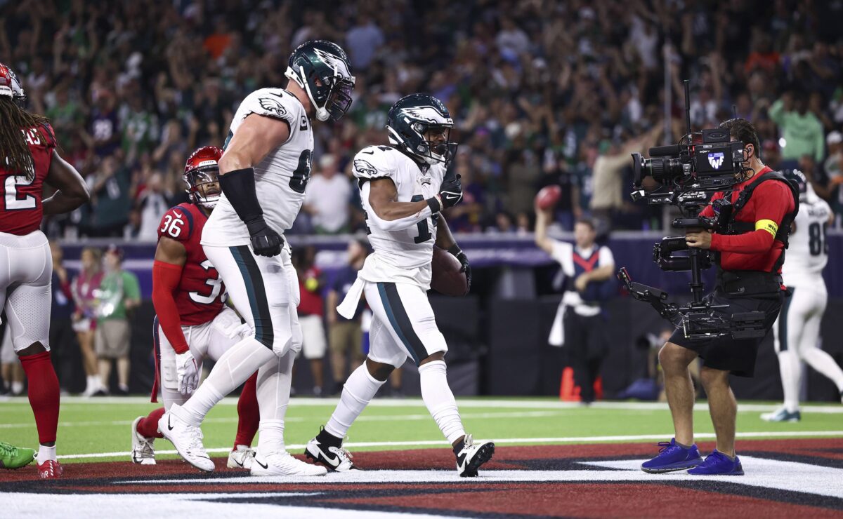 Eagles move to 8-0 for first time in franchise history after 29-17 win over Texans
