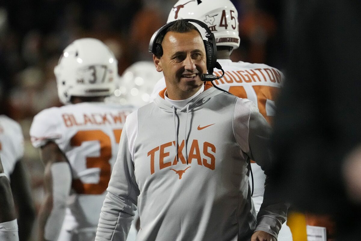 Texas climbs back into USA TODAY Sports’ Coaches Poll