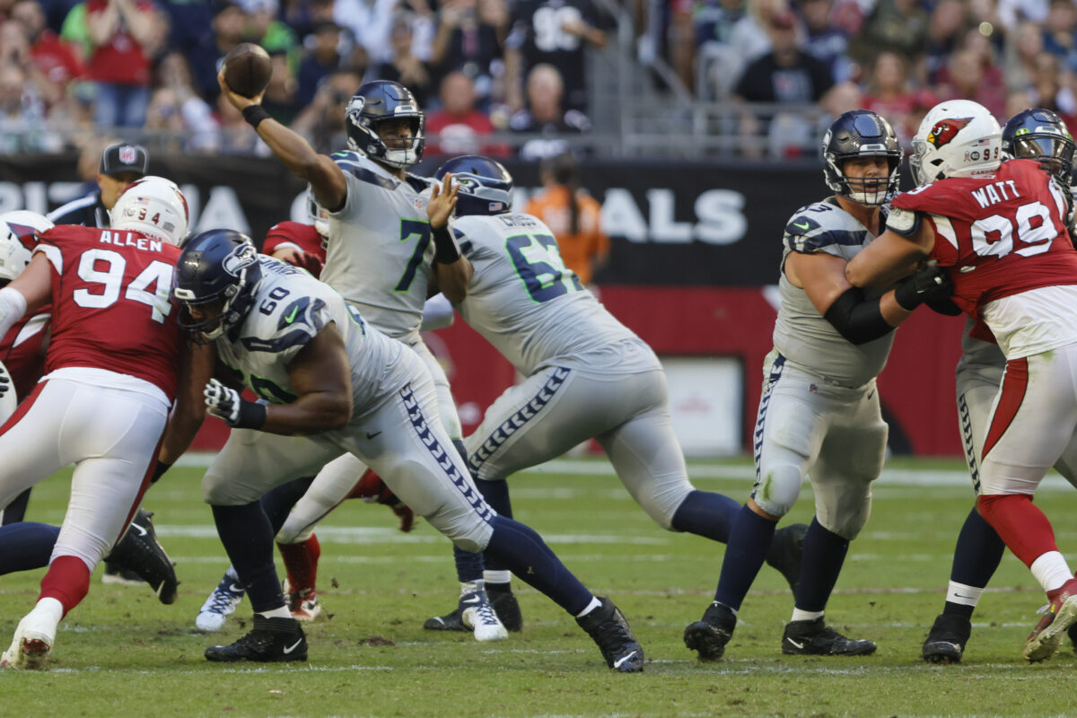 Geno Smith praises Seahawks’ offensive line with Marshawn Lynch quote