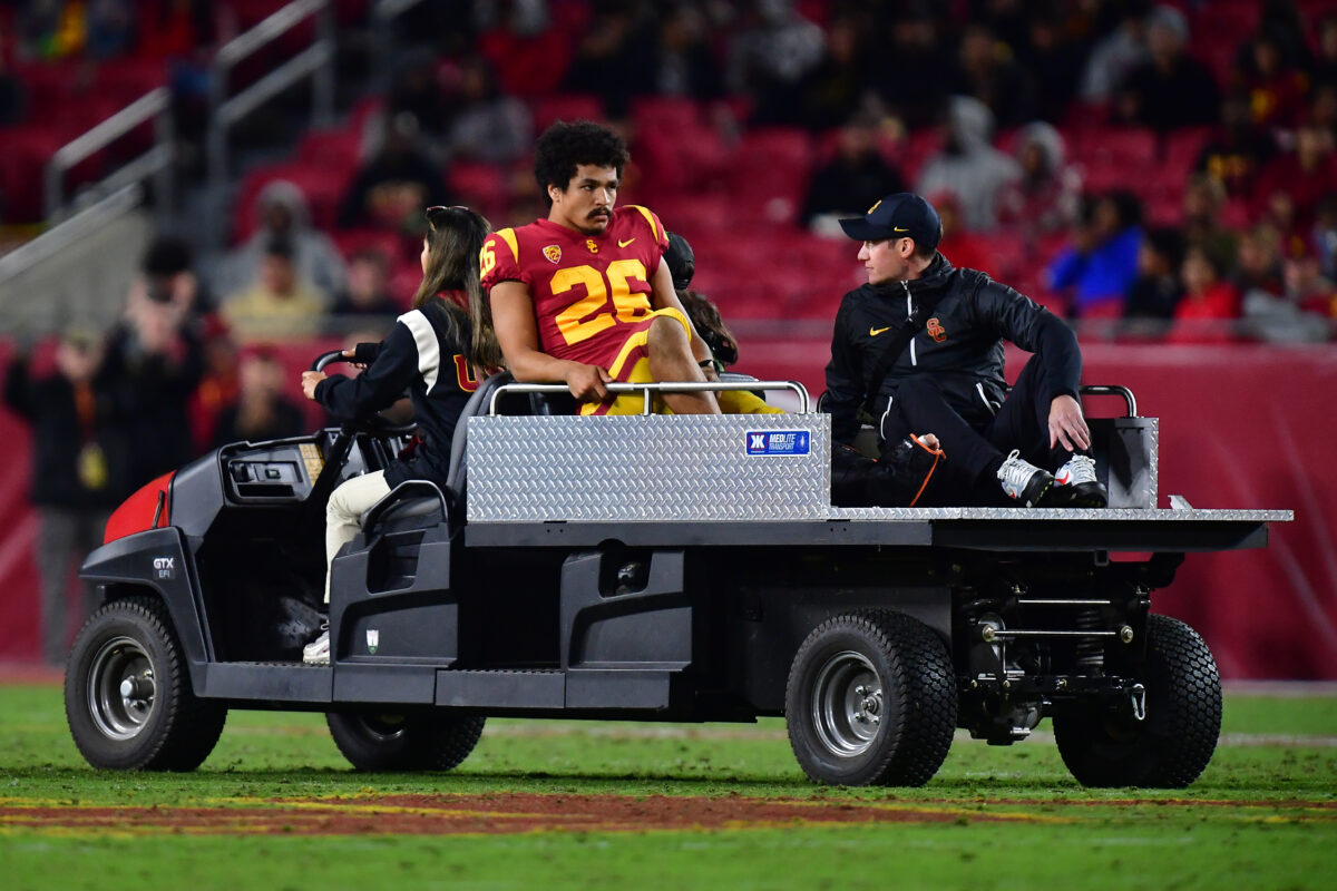 USC loses leading rusher to apparent knee injury