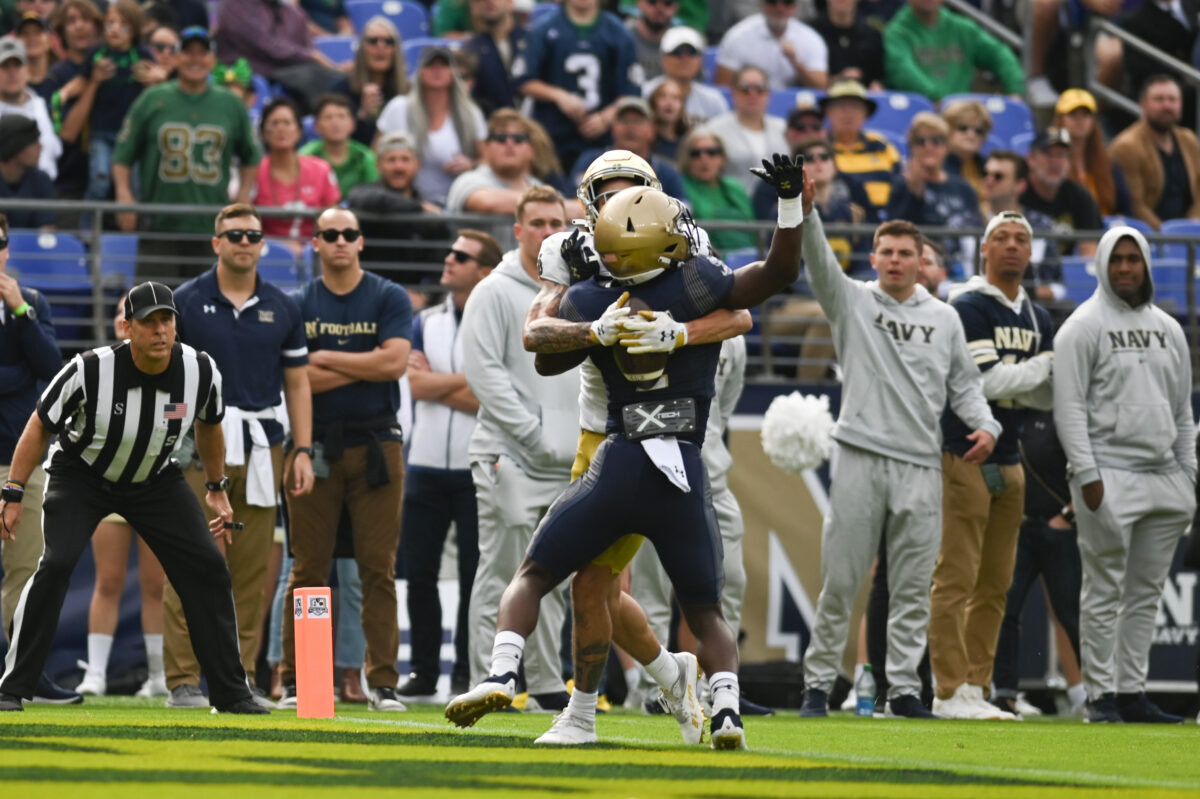 Notre Dame WR Braden Lenzy makes the catch of the year for TD vs. Navy