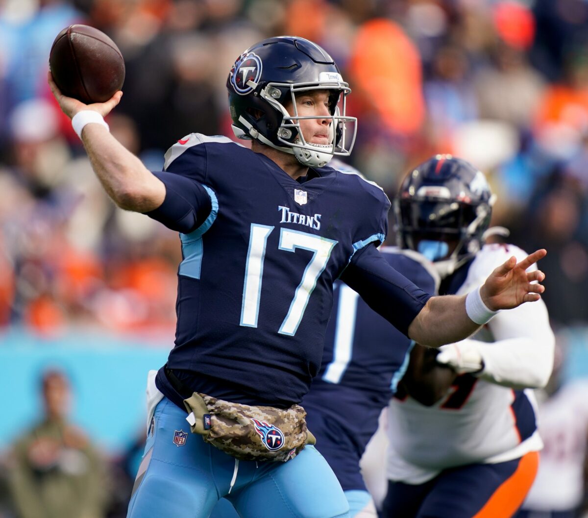 Titans use flea-flicker touchdown to take lead over Broncos