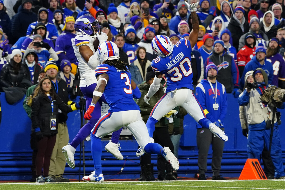 Watch Justin Jefferson make one of the greatest catches ever
