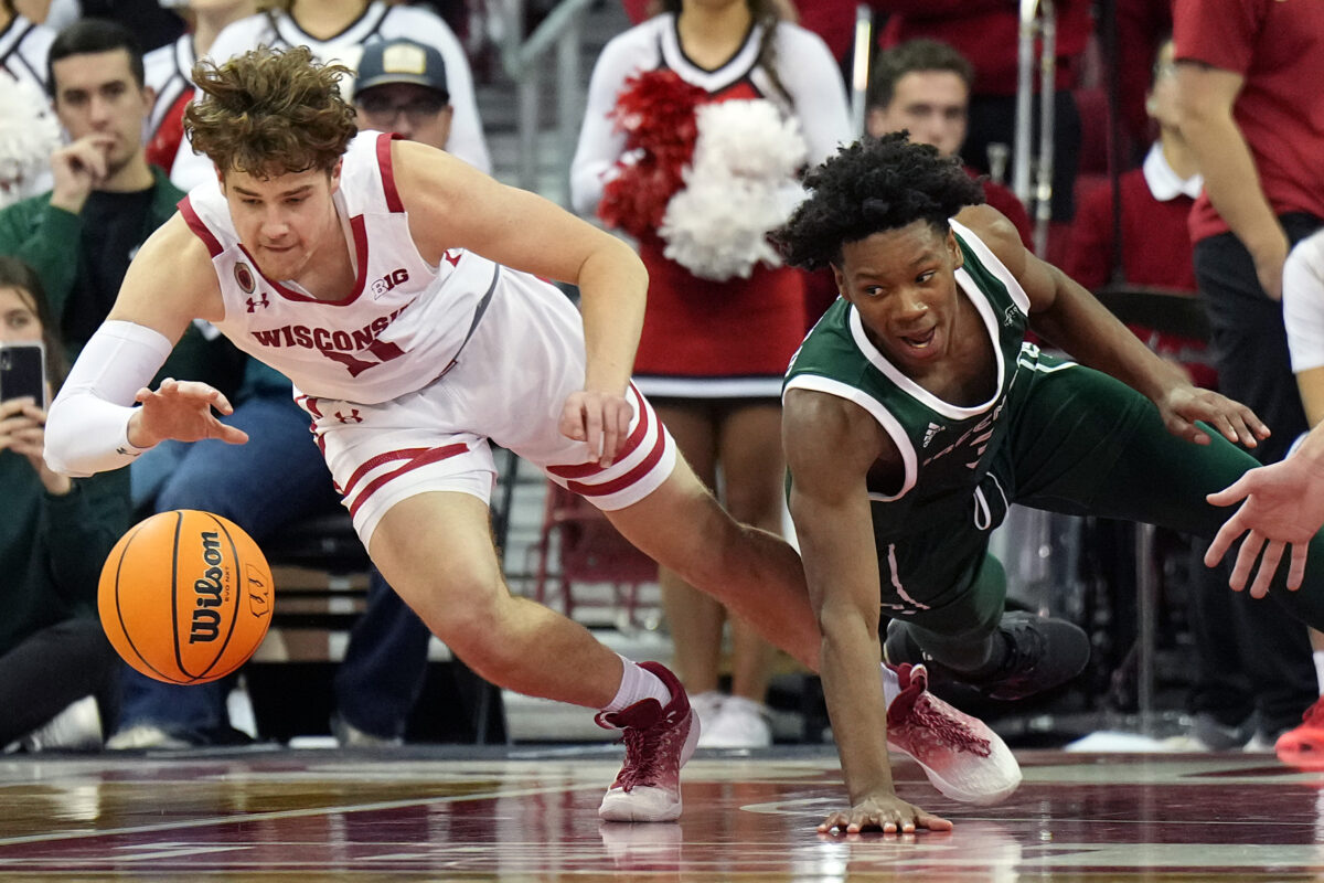 Wisconsin basketball remains outside USA TODAY Sports Coaches Poll