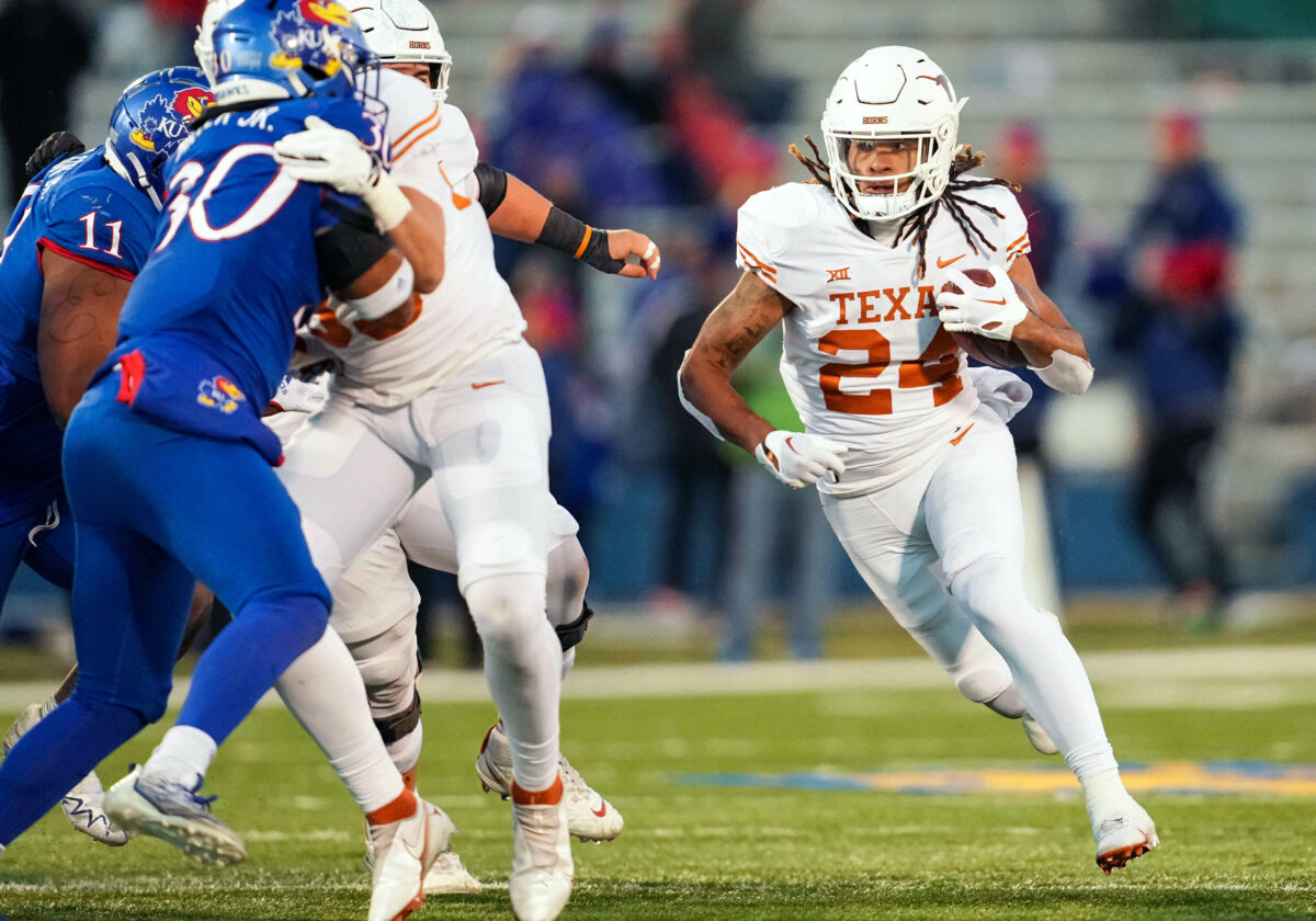 Texas checks in at No. 24 in lastest AP Poll Top 25