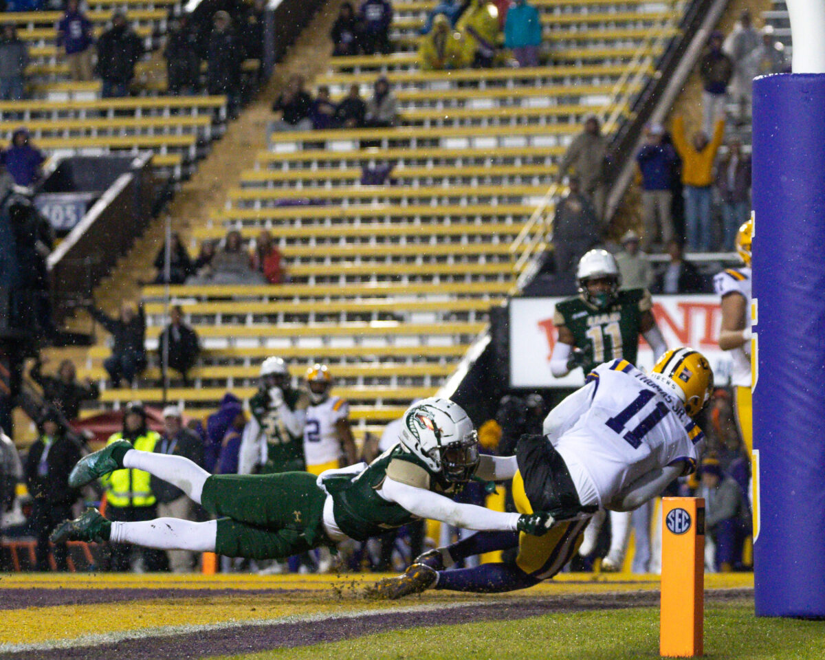 Twitter reacts to LSU’s 41-10 Senior Night win over UAB