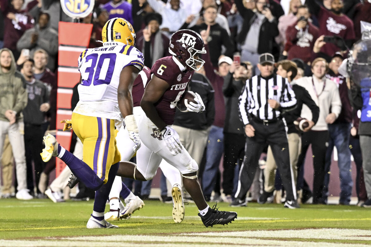 Aggies go toe to toe with #5 LSU in first half, lead the Tigers 17-10