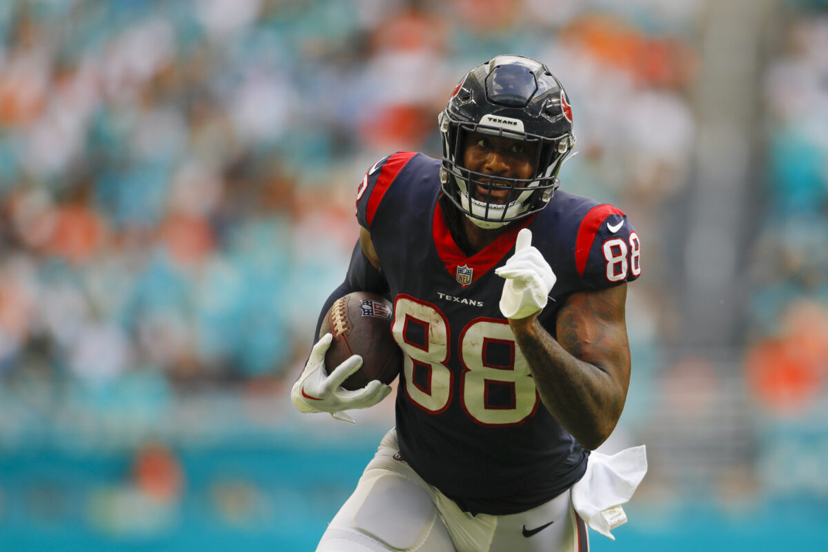 Jordan Akins says Texans’ tempo helped Houston in second half vs. Dolphins
