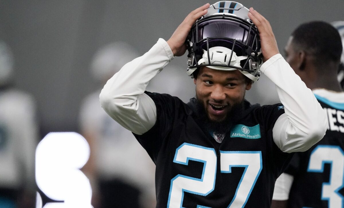 Panthers sign S Kenny Robinson back to practice squad