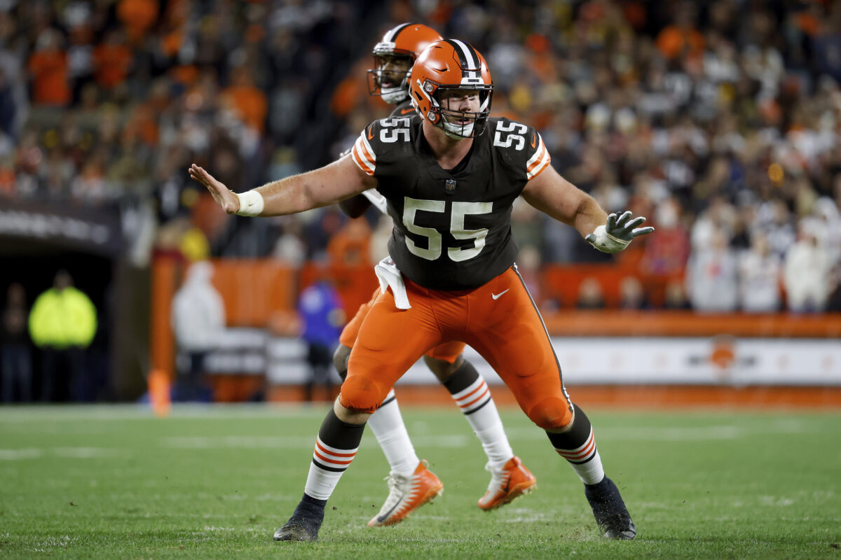 Browns Film Room: Ethan Pocic continues to play like a top-5 center