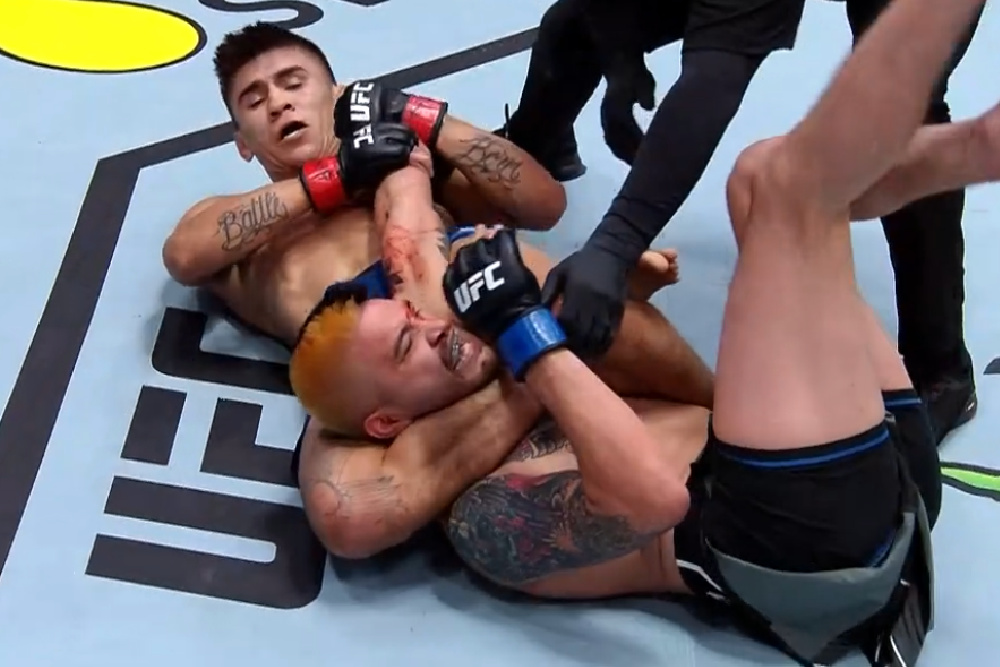 UFC Fight Night 214 video: Mario Bautista wraps up Benito Lopez, forces tap with reverse triangle armbar