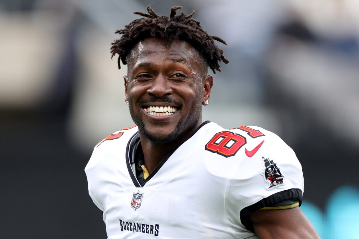 Arrest warrant issued for Antonio Brown on domestic violence charge