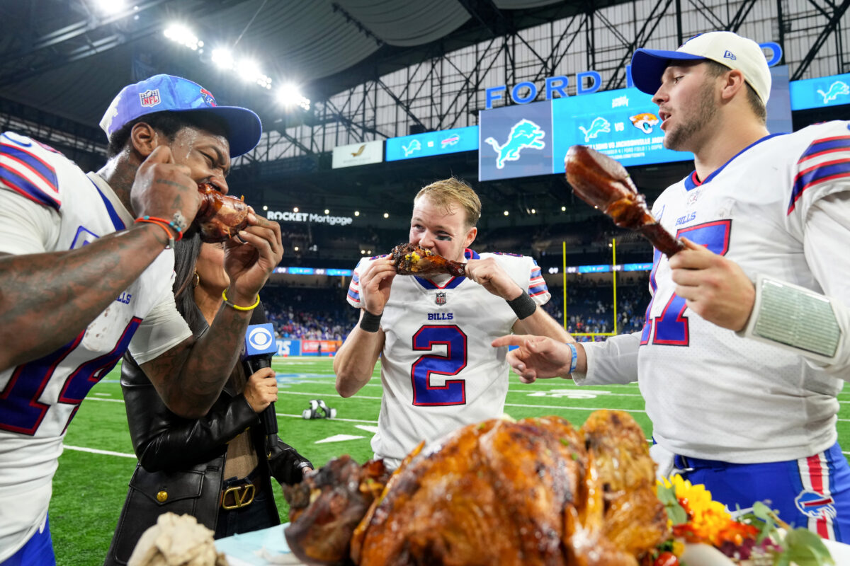 Bills’ Josh Allen, Stefon Diggs have wholesome moment on Thanksgiving (video)