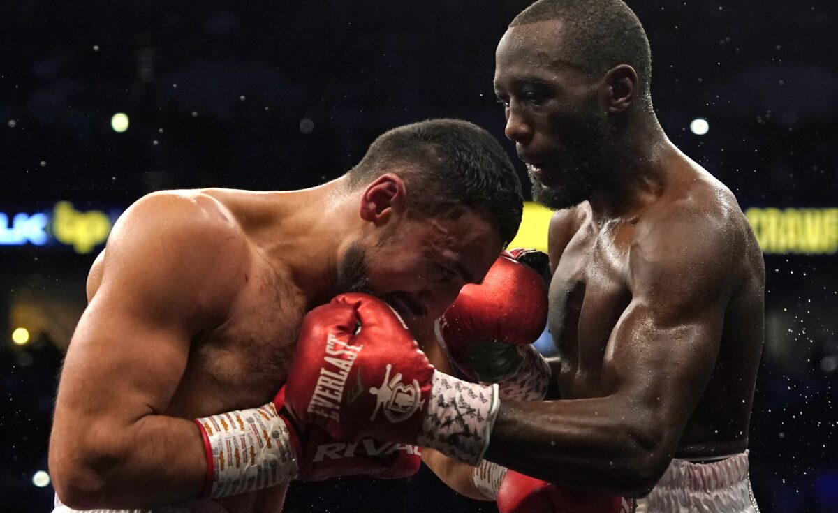Terence Crawford knocks out David Avanesyan in sixth round