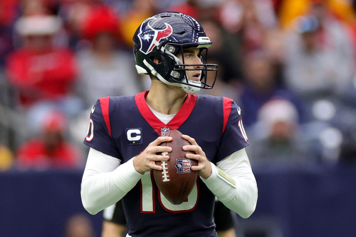 WATCH: Texans QB Davis Mills scrambles for a TD against the Chiefs