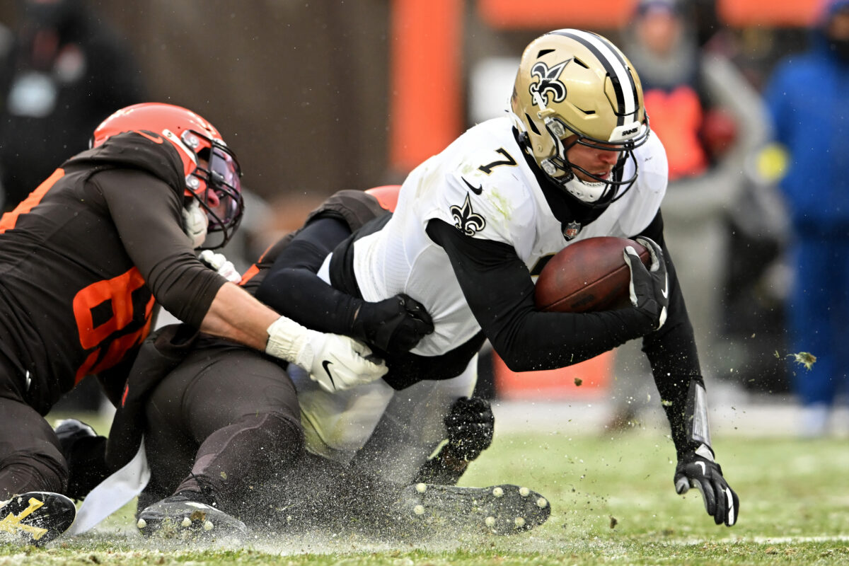 Saints sack the Browns, keep their playoff hopes alive another day