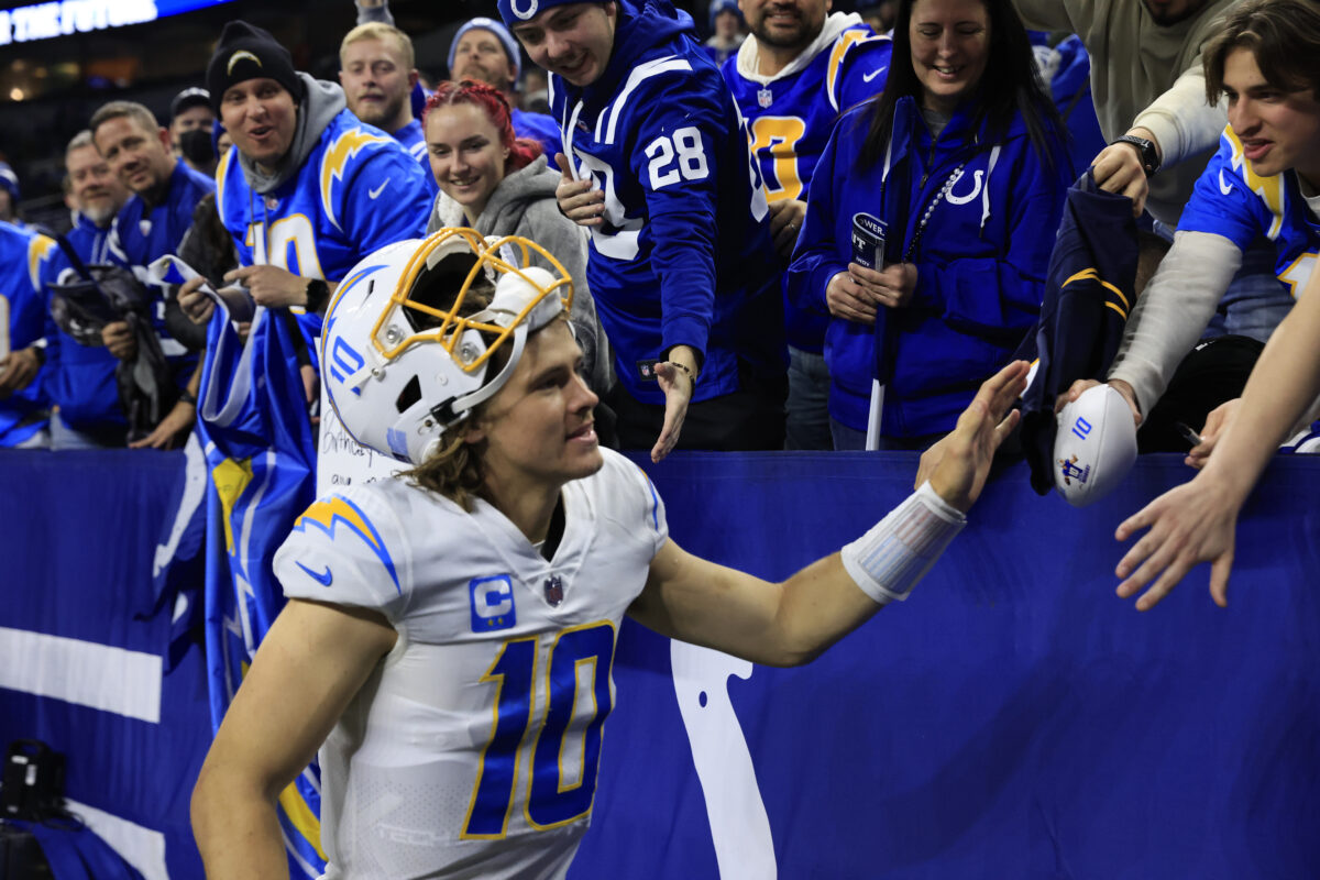 Instant analysis of Chargers’ playoff-clinching win over Colts