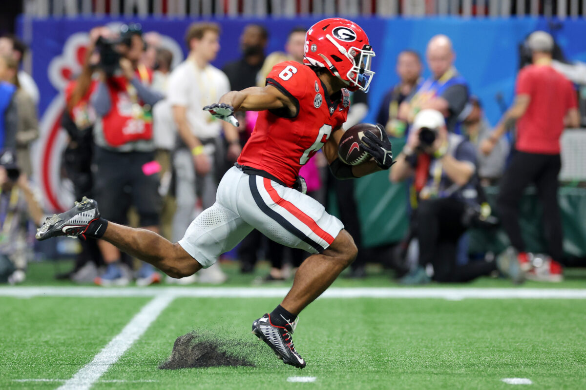 ESPN’s Chris Fowler had an incredible call for Georgia RB Kenny McIntosh tripping on the turf