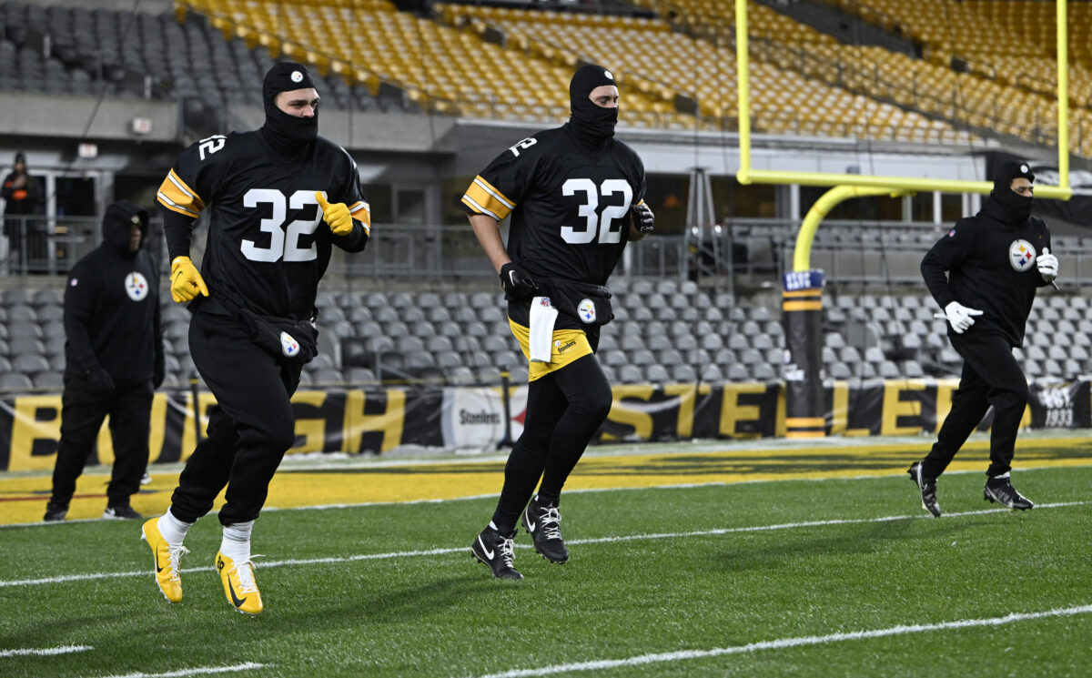 The Steelers’ players honored Franco Harris in the classiest way by having every player wear his jersey