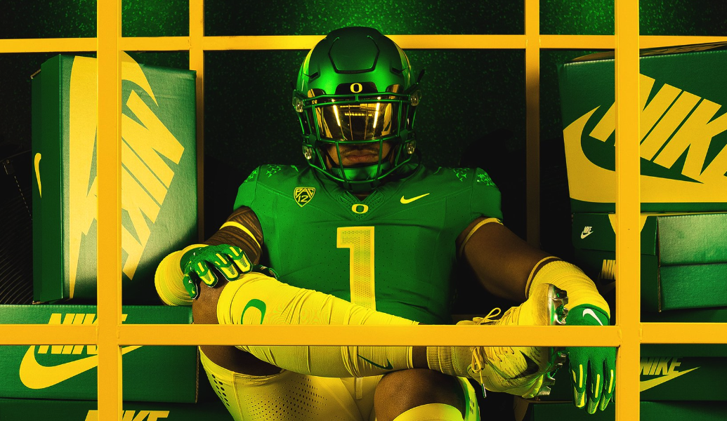 Ranking the best and worst uniform combinations for the Oregon Ducks in 2022