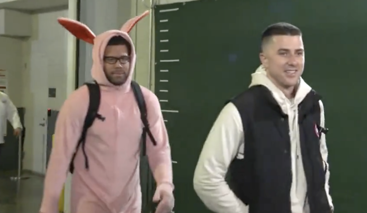 Jets’ C.J. Uzomah put on his best ‘A Christmas Story’ bunny outfit, and NFL fans loved it
