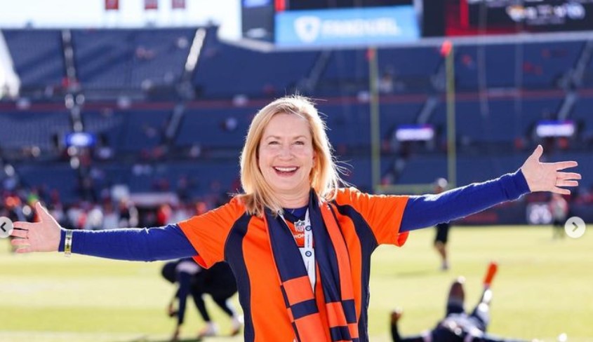 Angela Kinsey from ‘The Office’ attended the Broncos game Sunday