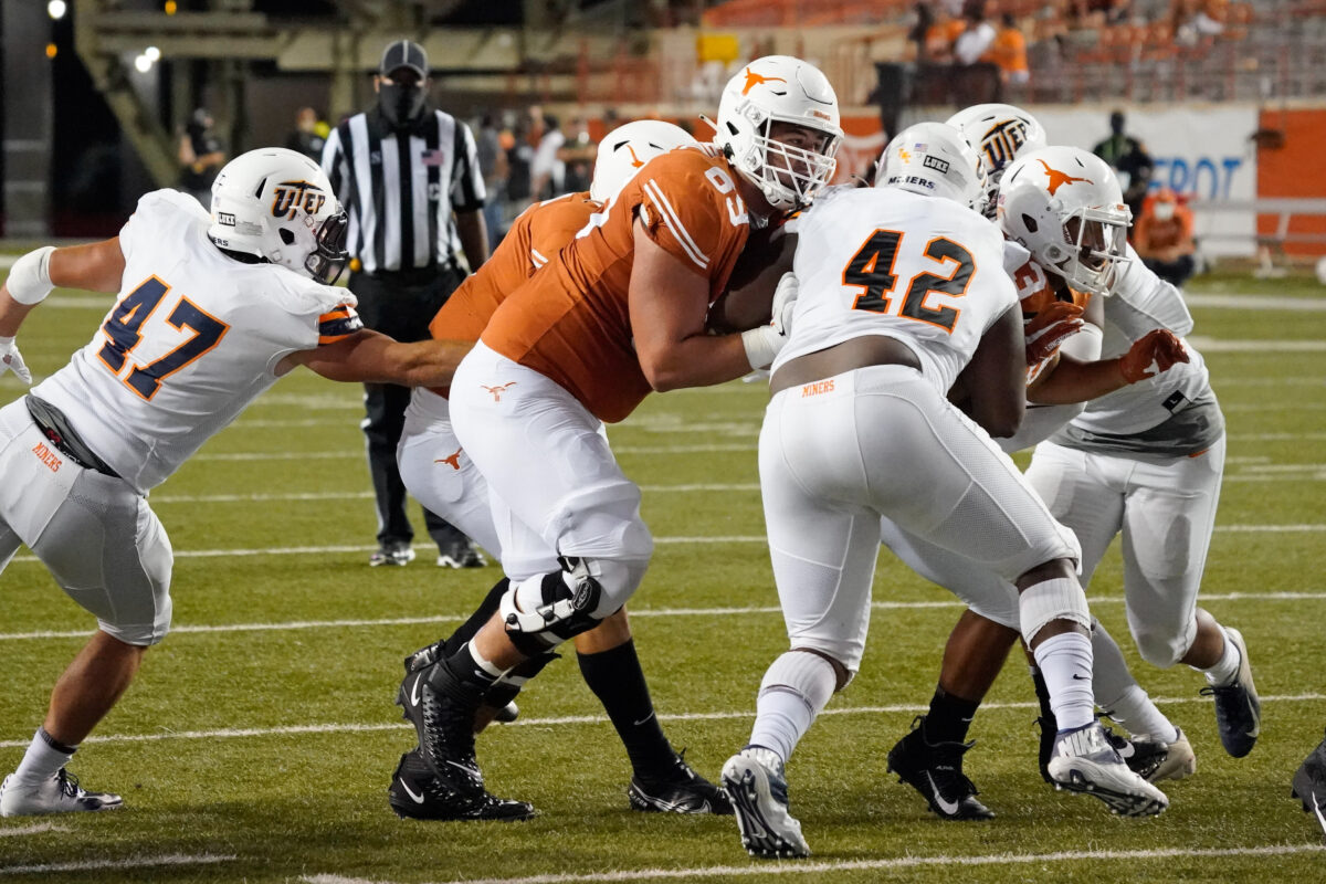 Texas lineman transferring to Tennessee
