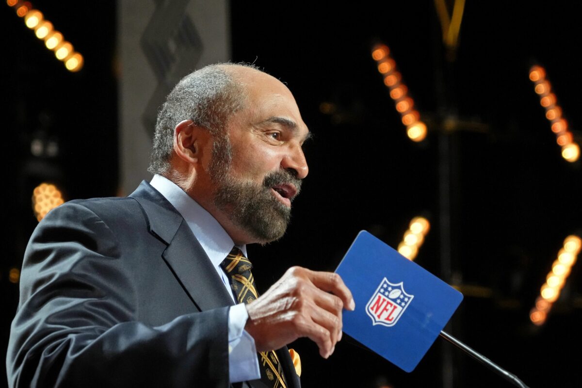 Social media reacts to the passing of Franco Harris