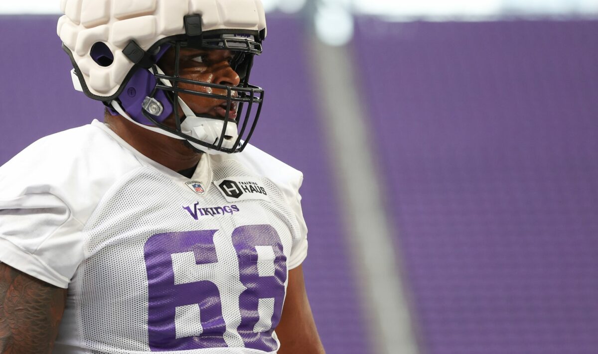 Vikings elevate IOL Kyle Hinton from practice squad