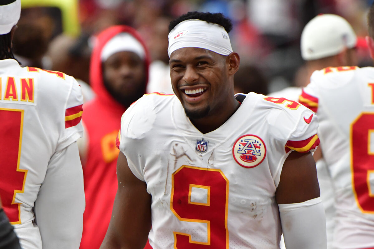 Chiefs WR JuJu Smith-Schuster has perfect pregame outfit for Christmas Eve