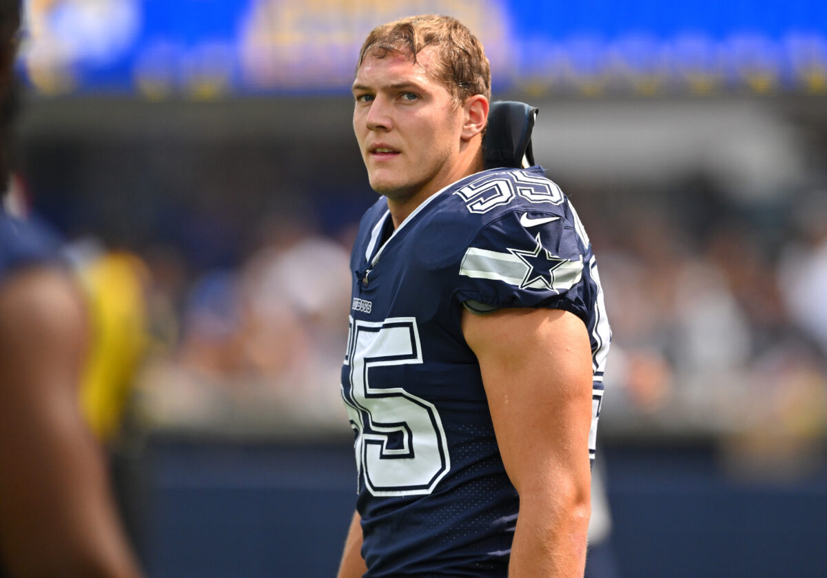 Cowboys LB Vander Esch leaves game with neck injury