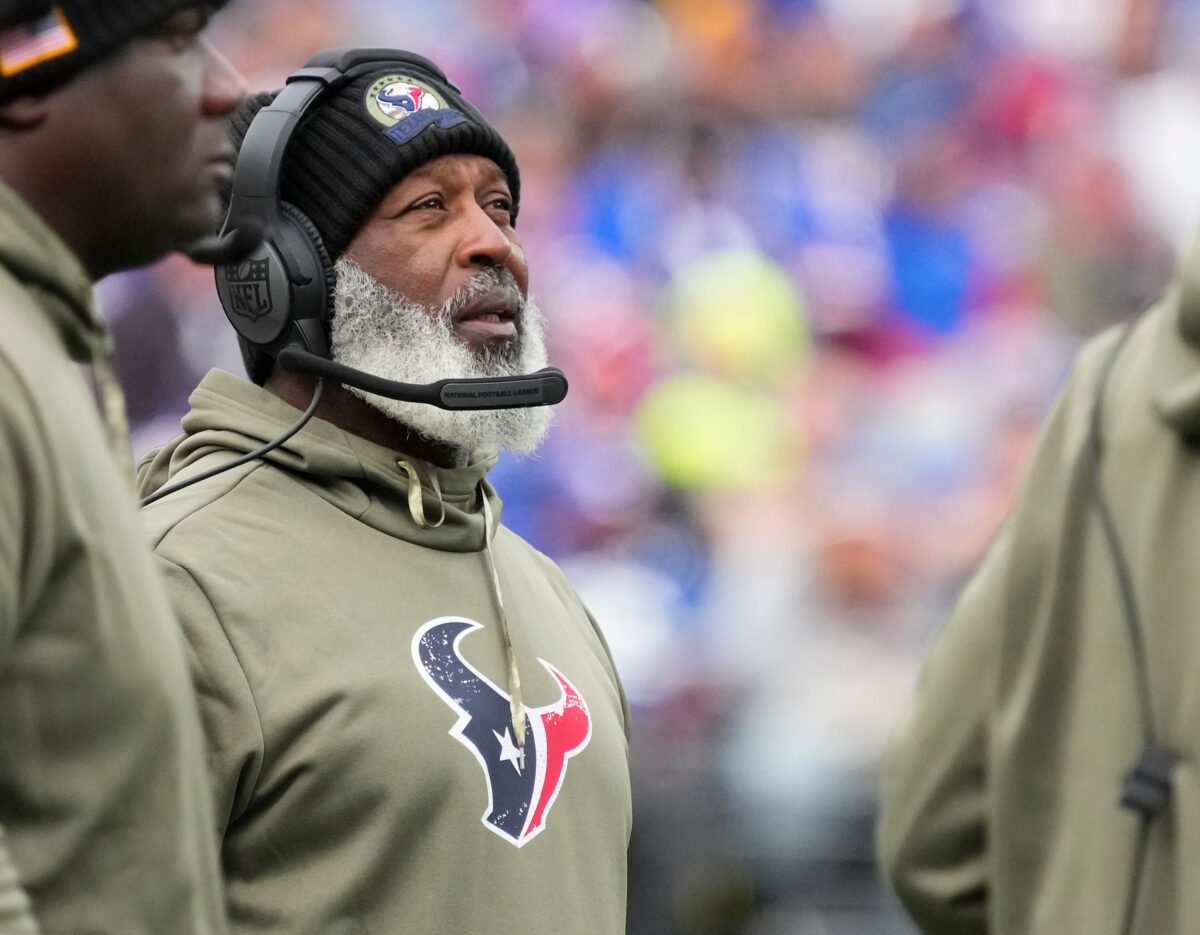 Lovie Smith says he told Texans’ defense to ‘continue to play defensively’ against Browns