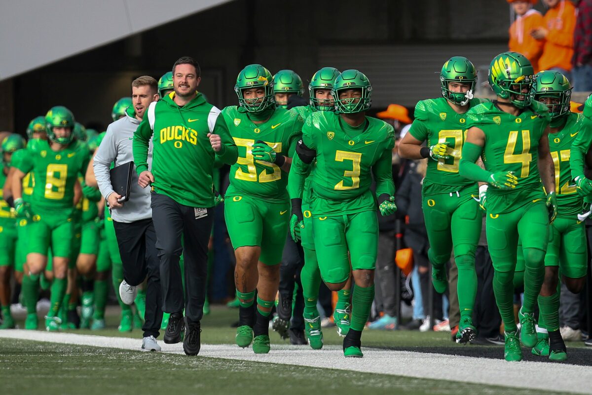 Oregon Ducks to face North Carolina Tar Heels in Holiday Bowl