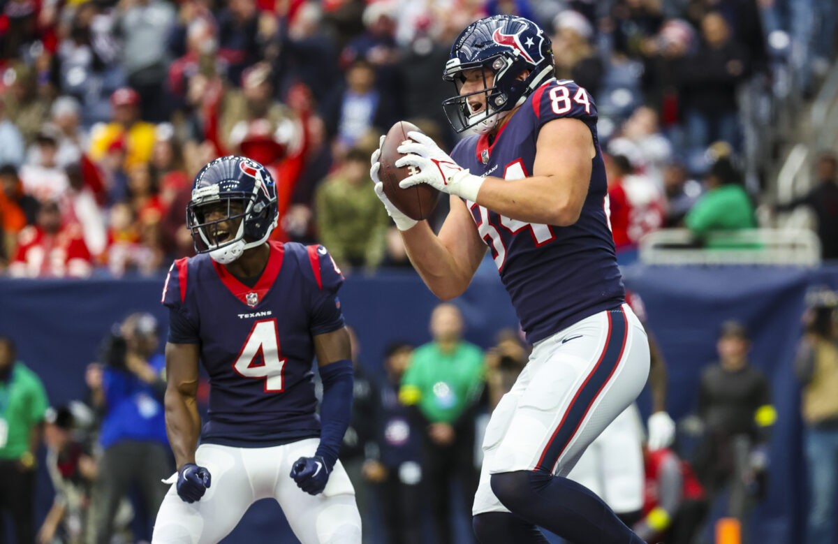 Texans TE Teagan Quitoriano out against the Titans with knee injury