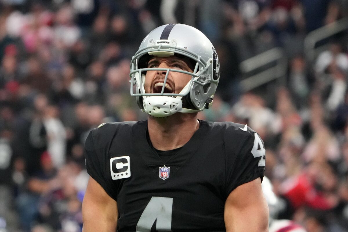 Derek Carr connects with Keelan Cole for game-tying score