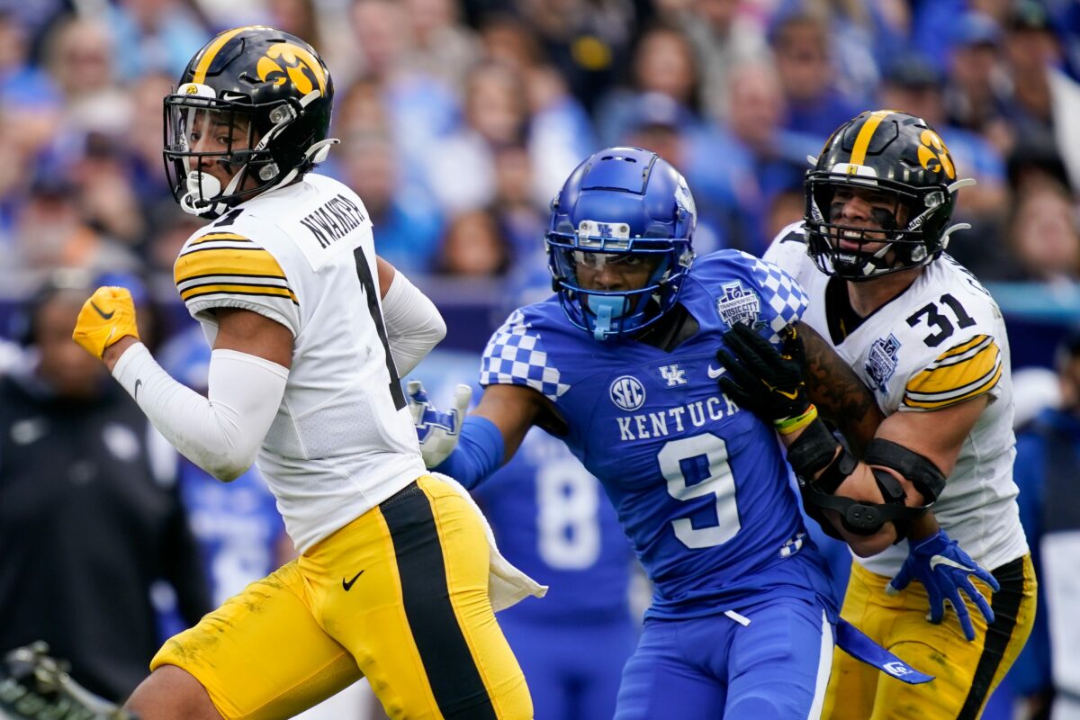 Iowa continues ridiculous touchdown trend with two pick-sixes against Kentucky