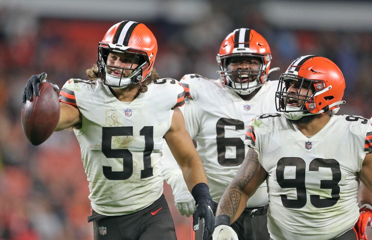 Browns make handful of moves on the eve of their matchup with Commanders