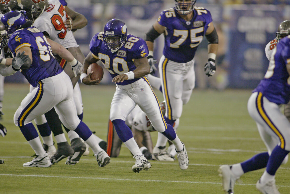 25 SKOL’s of Christmas: Randy Moss laterals to Moe Williams