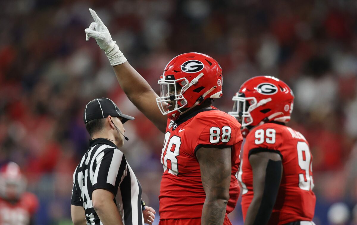 Georgia defensive terror Jalen Carter literally picked up LSU QB Jayden Daniels on a sack celebration