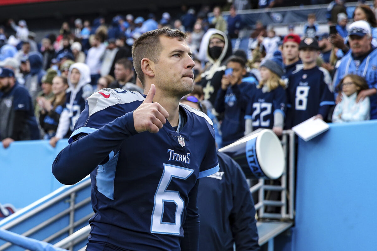 Eagles signing ex-Titans P Brett Kern to practice squad