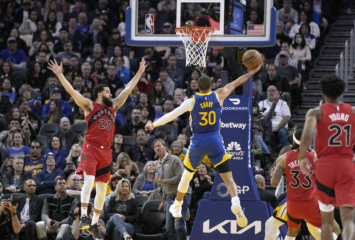 NBA Twitter reacts to Steph Curry and Klay Thompson combining for 64 points in win vs. Raptors