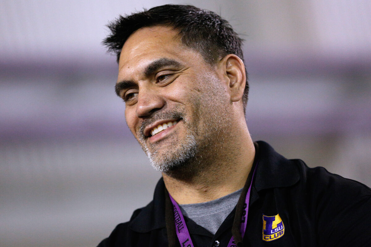 Kevin Mawae replaces Trent Dilfer at Nashville high school