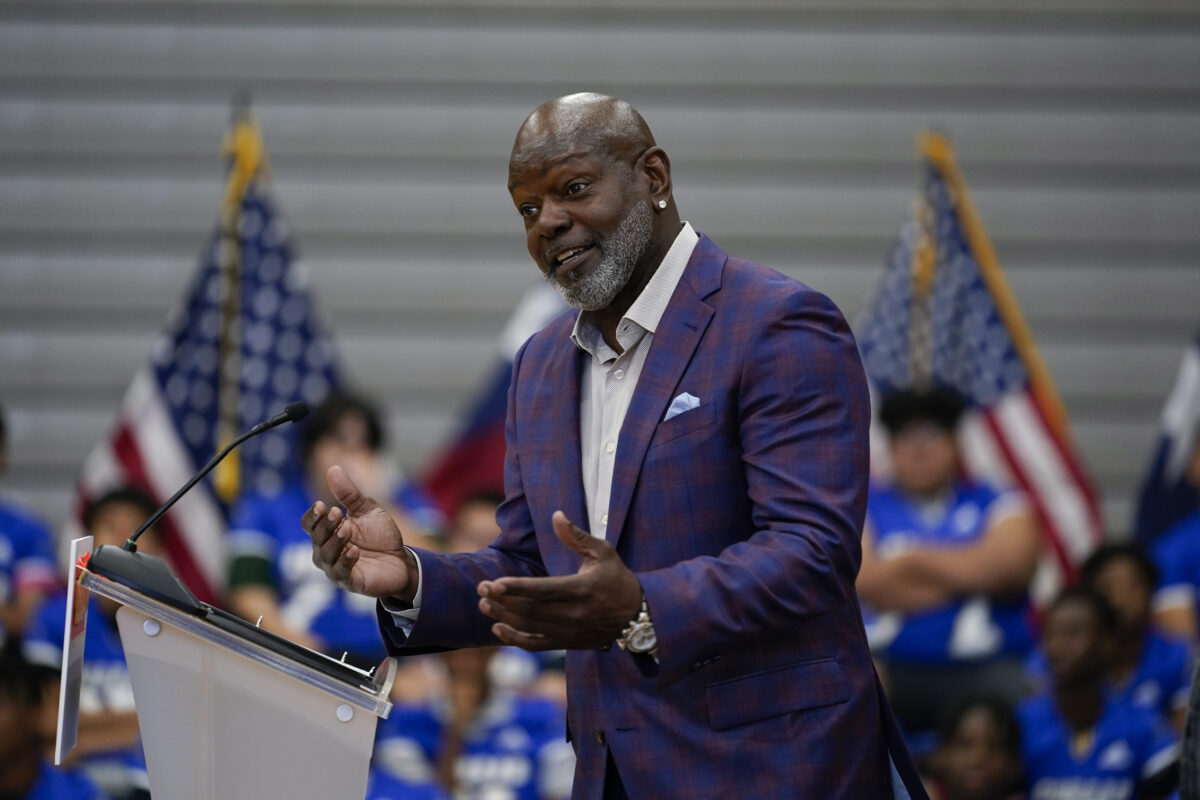 UF legend Emmitt Smith urges Gator Nation to be patient with Billy Napier