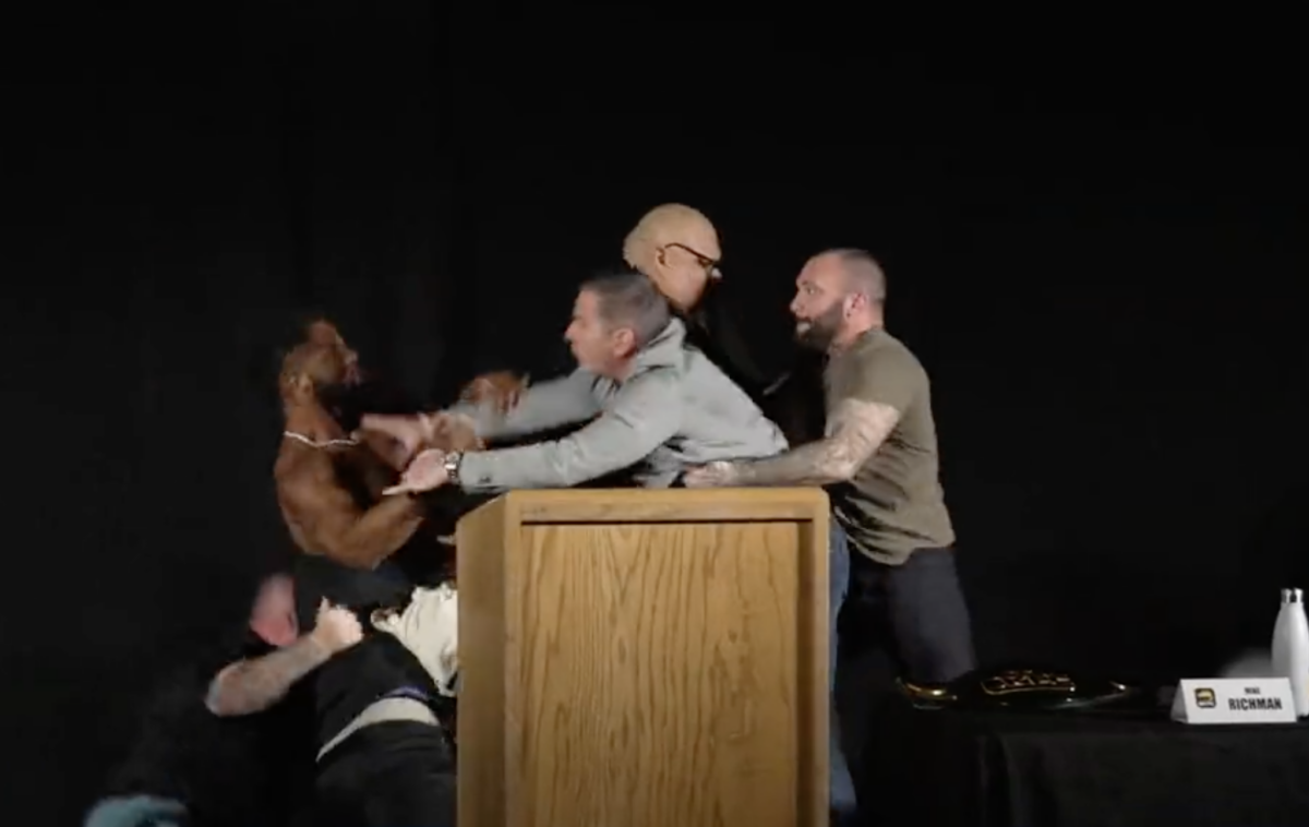 Video: Lorenzo Hunt, Mike Richman brawl, destroy stage during KnuckleMania 3 press conference